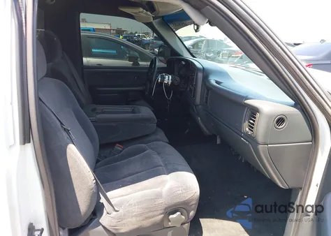 2000 Chevrolet Silverado 1500 Ls z USA, uszkodzony, nr VIN 1GCEC14T9YZ223734